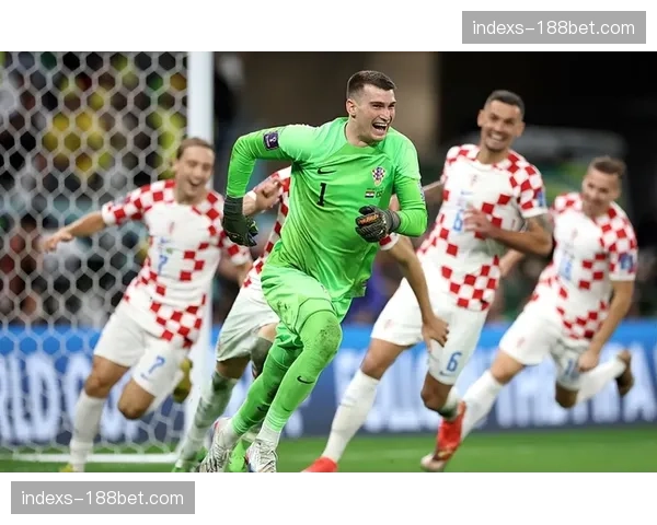 巴黎门将萨福诺夫扑救成功率100% 零封表现稳固后防